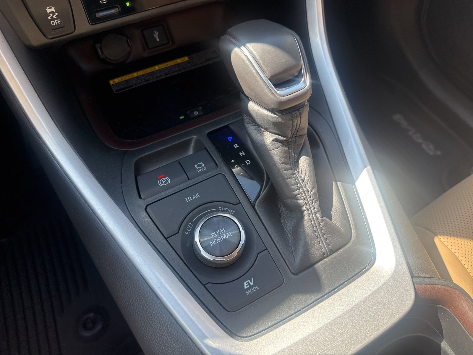 Thumbnail: 2020 Toyota RAV4 - 29