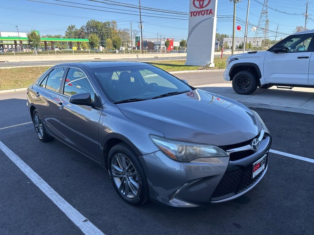 2016 Toyota Camry SE photo 2