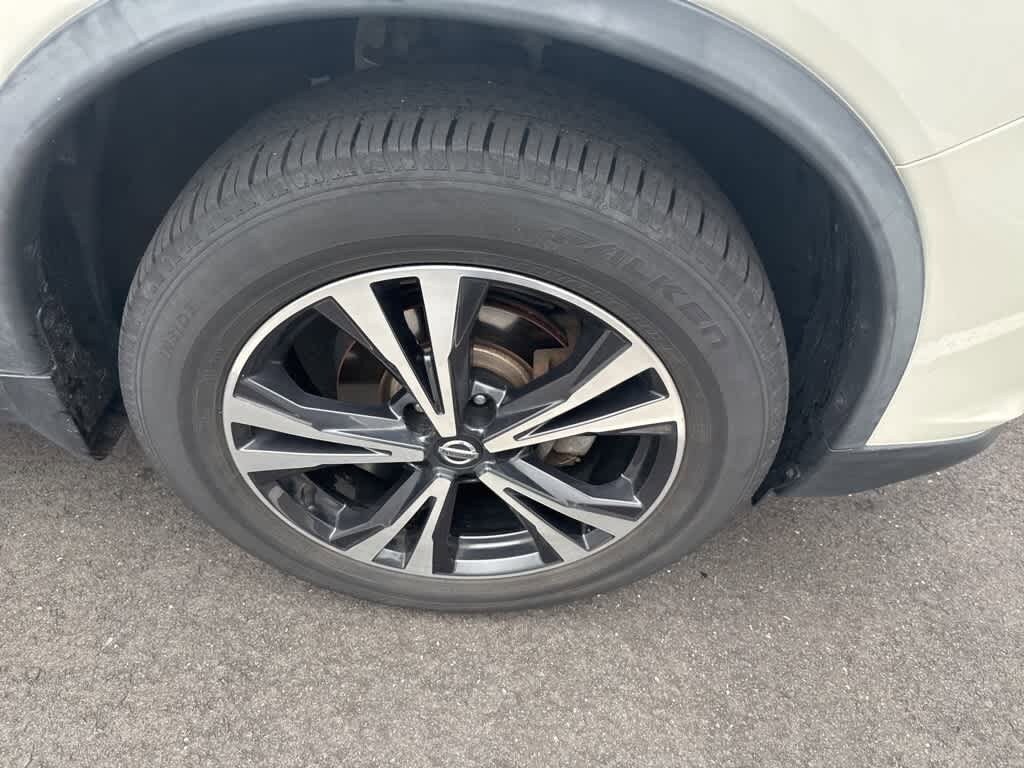 2019 Nissan Rogue SV 17