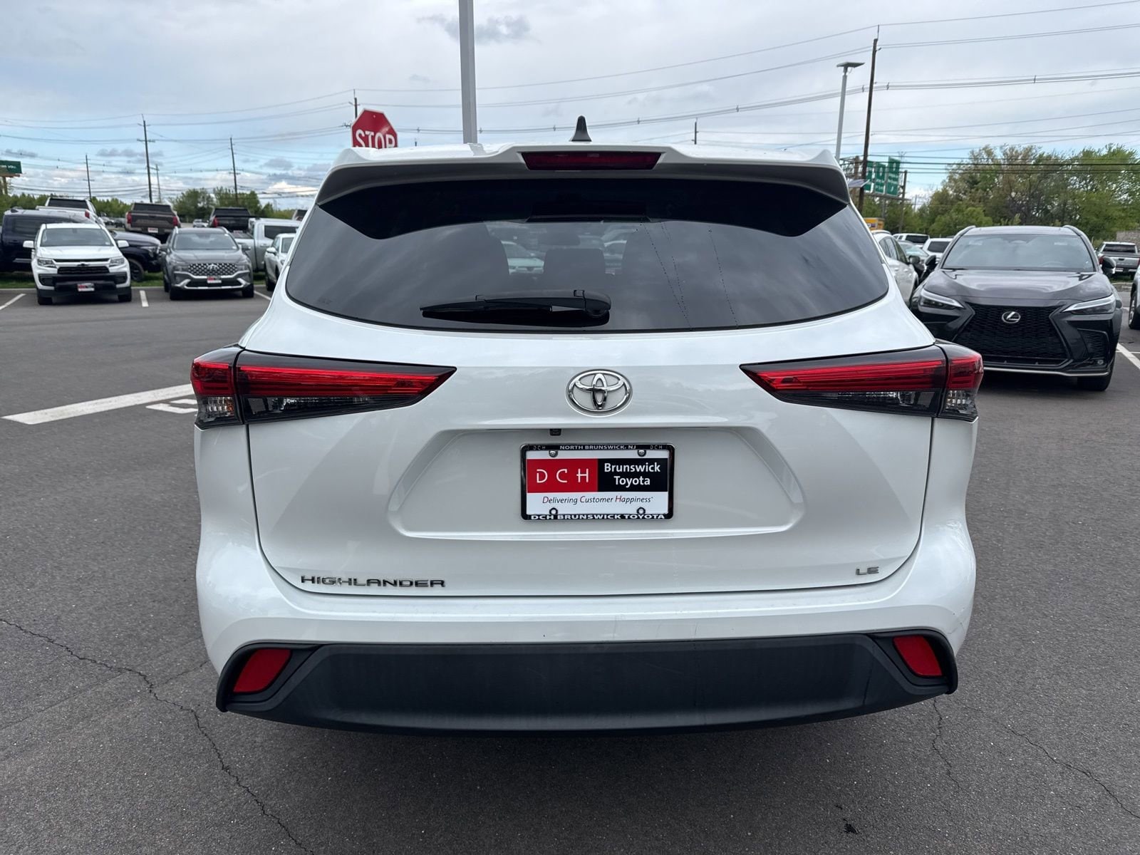 Thumbnail: 2023 Toyota Highlander - 6