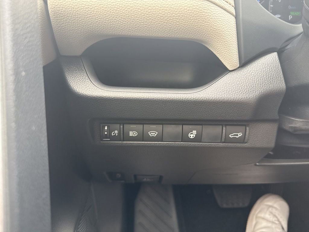 Thumbnail: 2025 Toyota RAV4 - 23