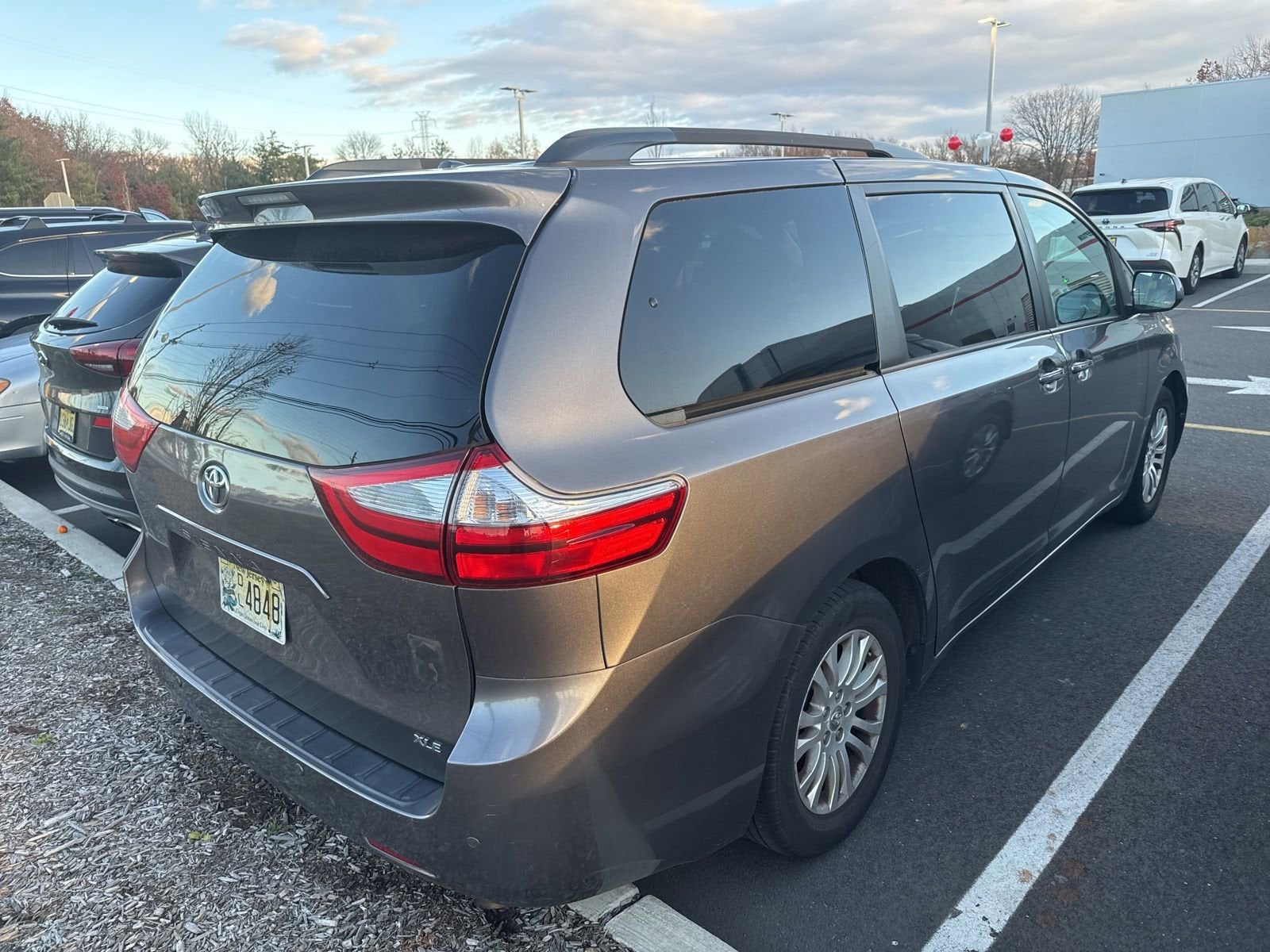 Thumbnail: 2017 Toyota Sienna - 5