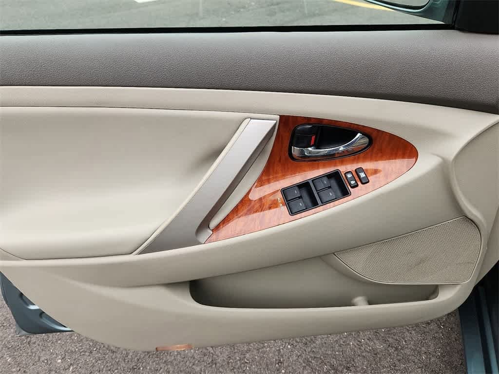 Thumbnail: 2011 Toyota Camry - 18