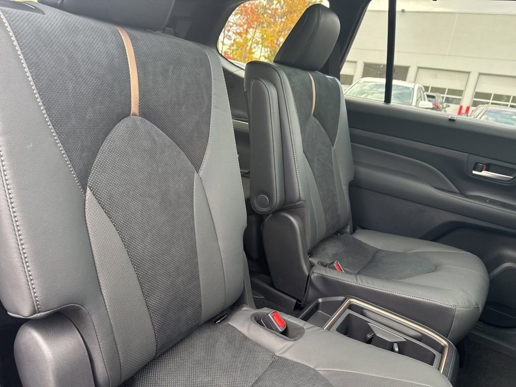 Thumbnail: 2026 Toyota Grand Highlander - 16