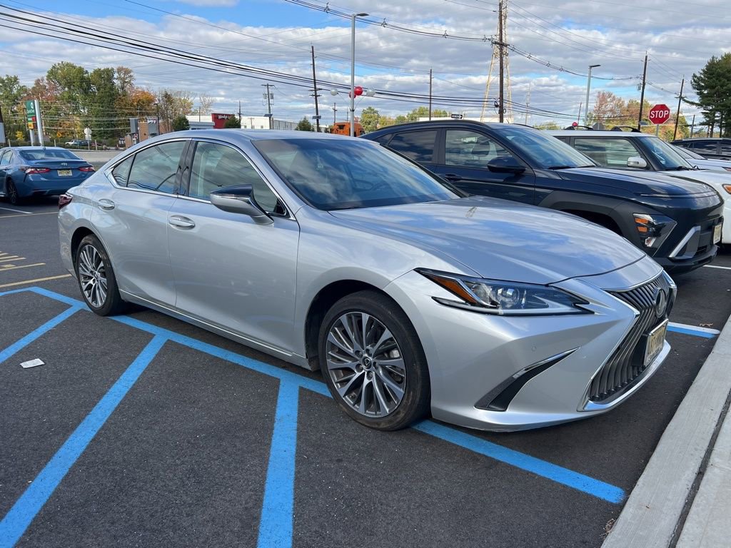 Thumbnail: 2020 Lexus ES - 2
