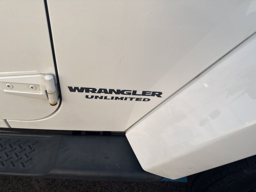 Thumbnail: 2017 Jeep Wrangler - 15