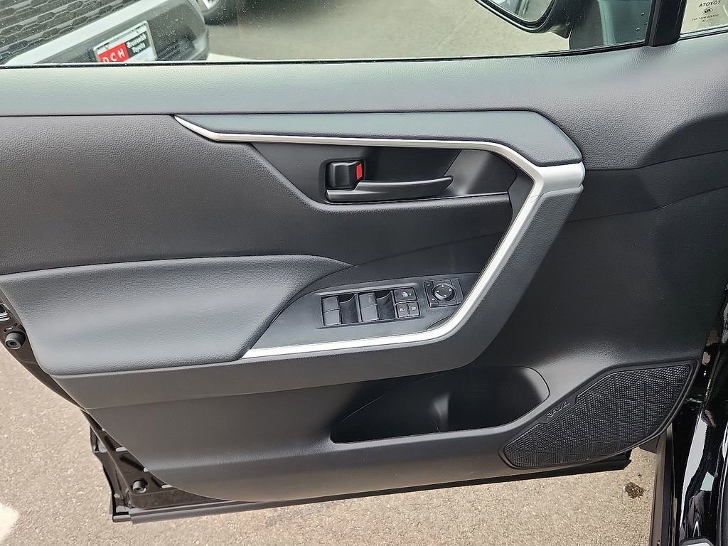 Thumbnail: 2025 Toyota RAV4 - 9