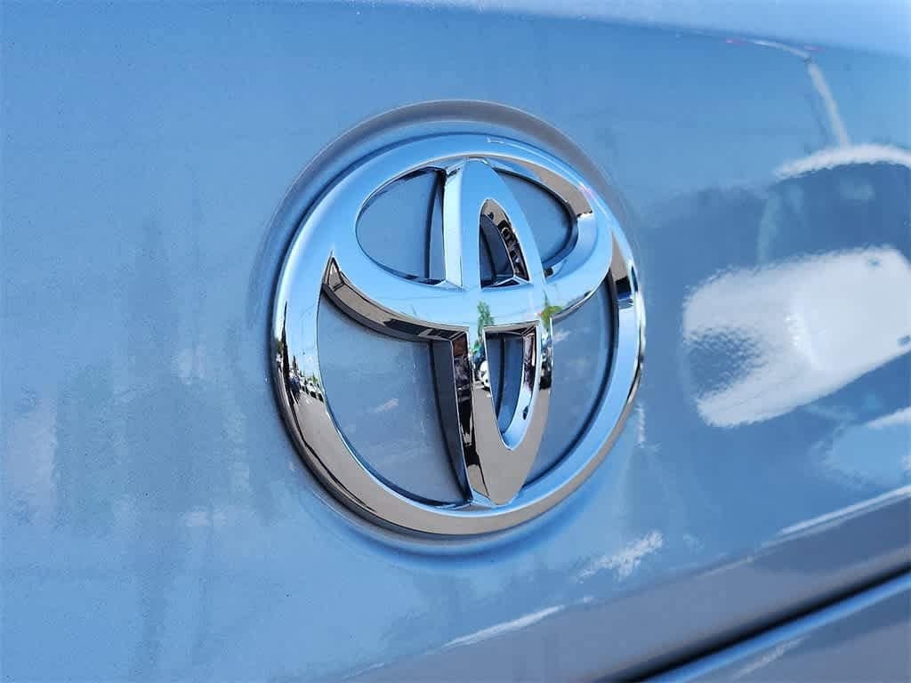2025 Toyota Corolla Cross XLE 16