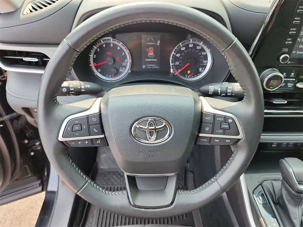 2022 Toyota Highlander LE 25