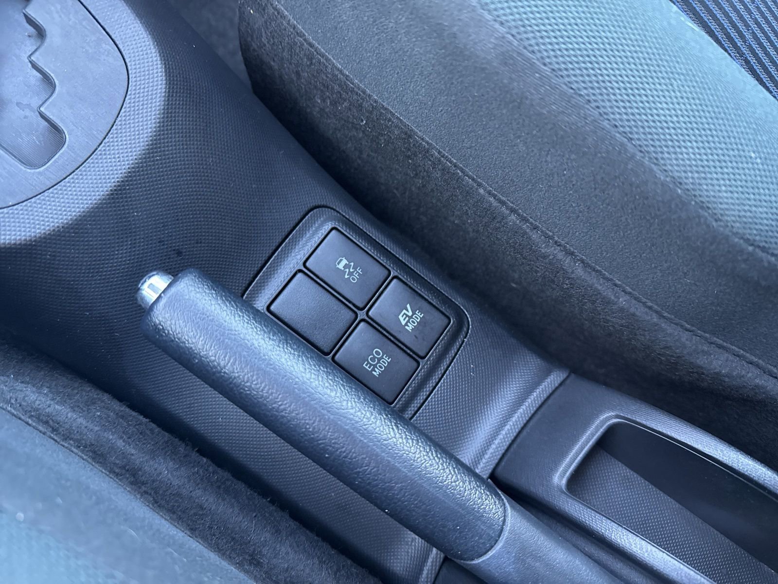 Thumbnail: 2015 Toyota Prius c - 30