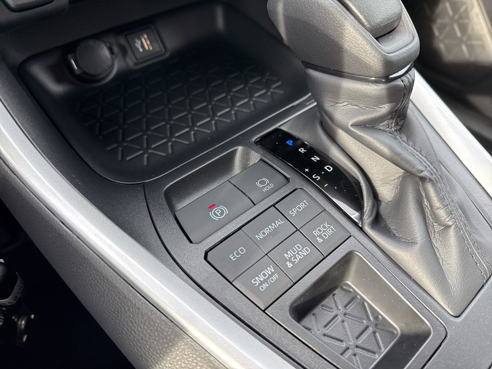 Thumbnail: 2025 Toyota RAV4 - 22