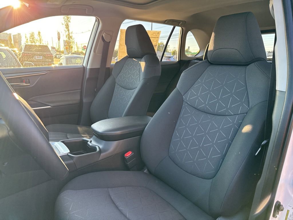 Thumbnail: 2025 Toyota RAV4 - 11