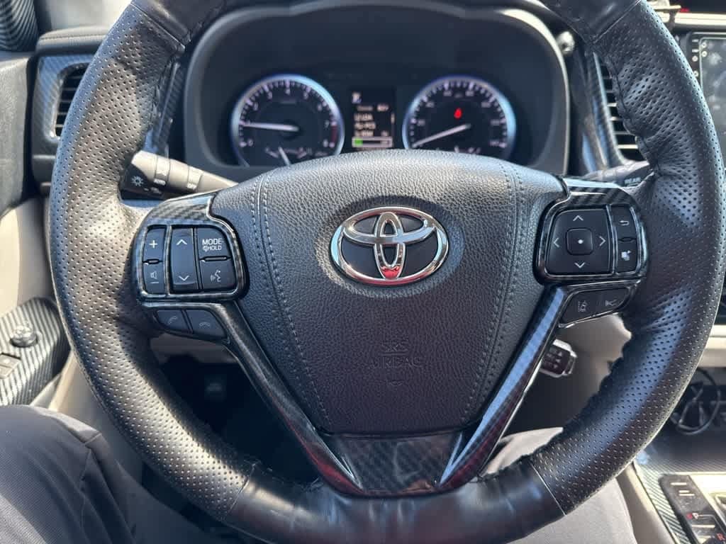 Thumbnail: 2019 Toyota Highlander - 23