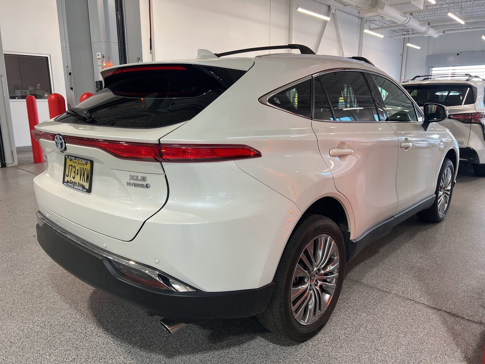 2022 Toyota Venza XLE photo 3
