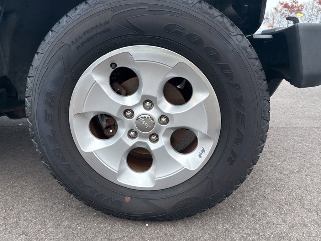 Thumbnail: 2013 Jeep Wrangler - 16