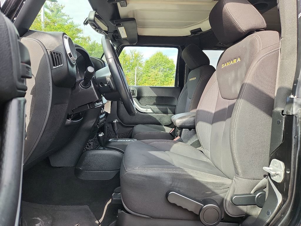 Thumbnail: 2013 Jeep Wrangler - 21