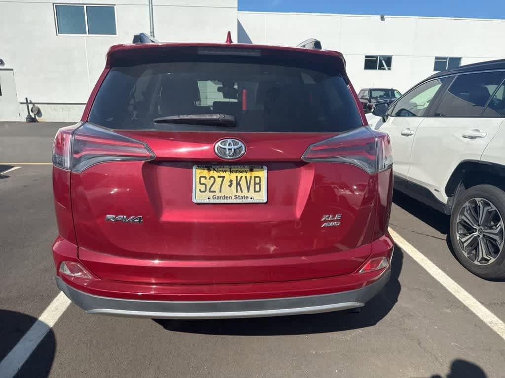 Thumbnail: 2018 Toyota RAV4 - 6