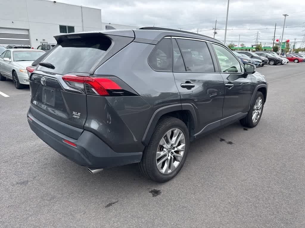 Thumbnail: 2019 Toyota RAV4 - 3