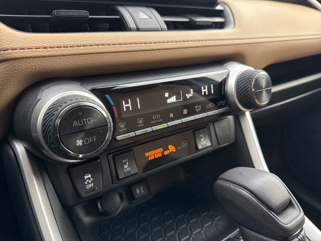 Thumbnail: 2019 Toyota RAV4 - 29