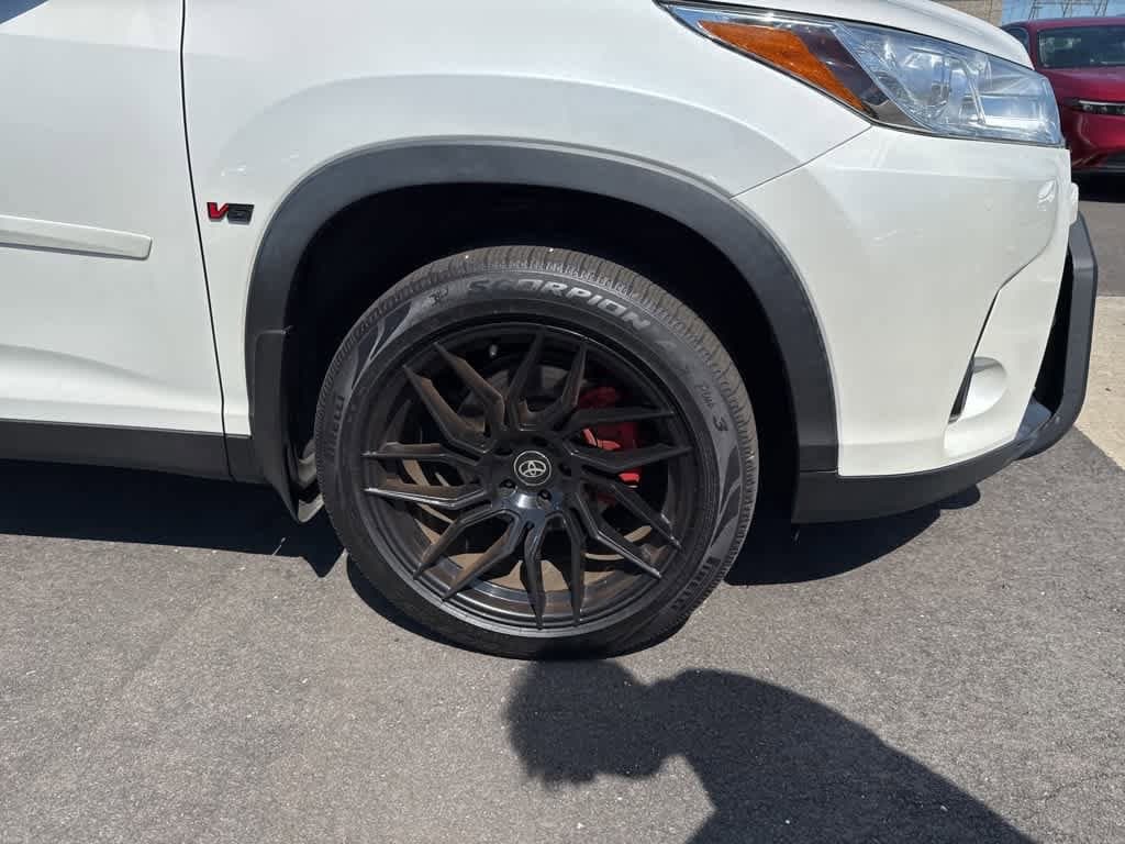 Thumbnail: 2019 Toyota Highlander - 14