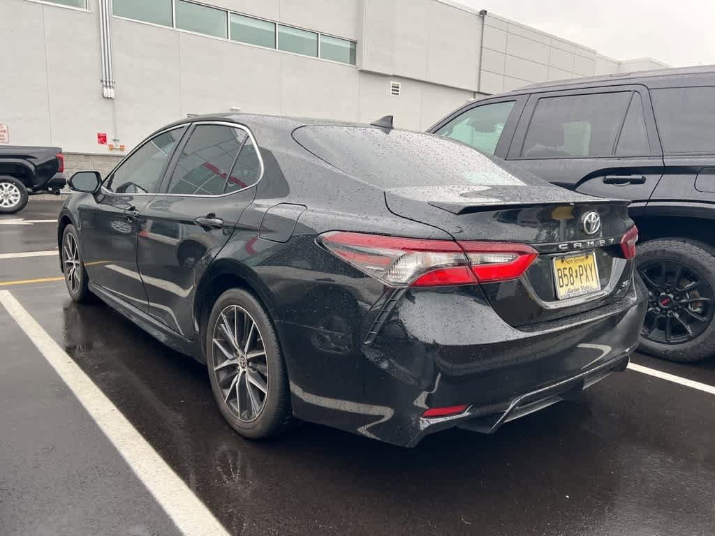 2022 Toyota Camry SE 4