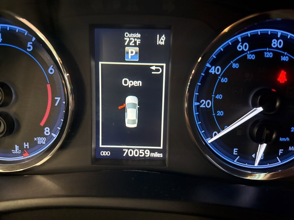 Thumbnail: 2018 Toyota Corolla - 18