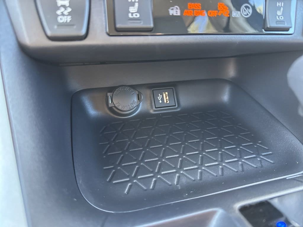 Thumbnail: 2025 Toyota RAV4 - 21