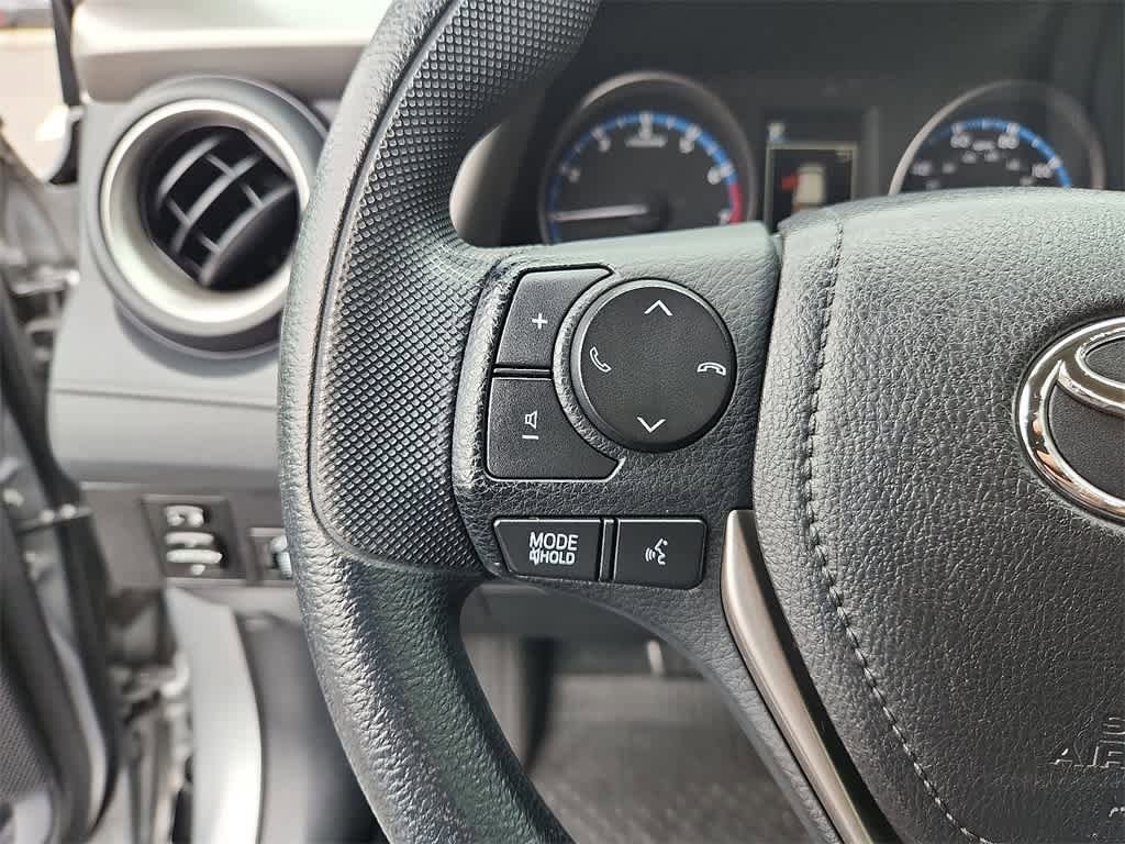 Thumbnail: 2017 Toyota RAV4 - 26