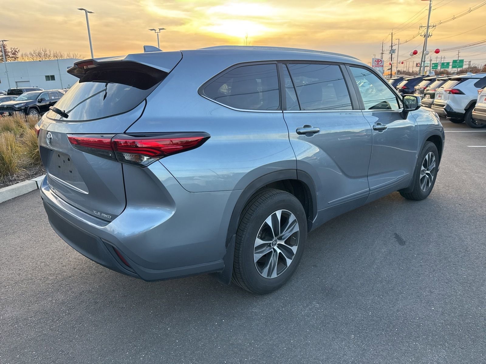 Thumbnail: 2023 Toyota Highlander - 5