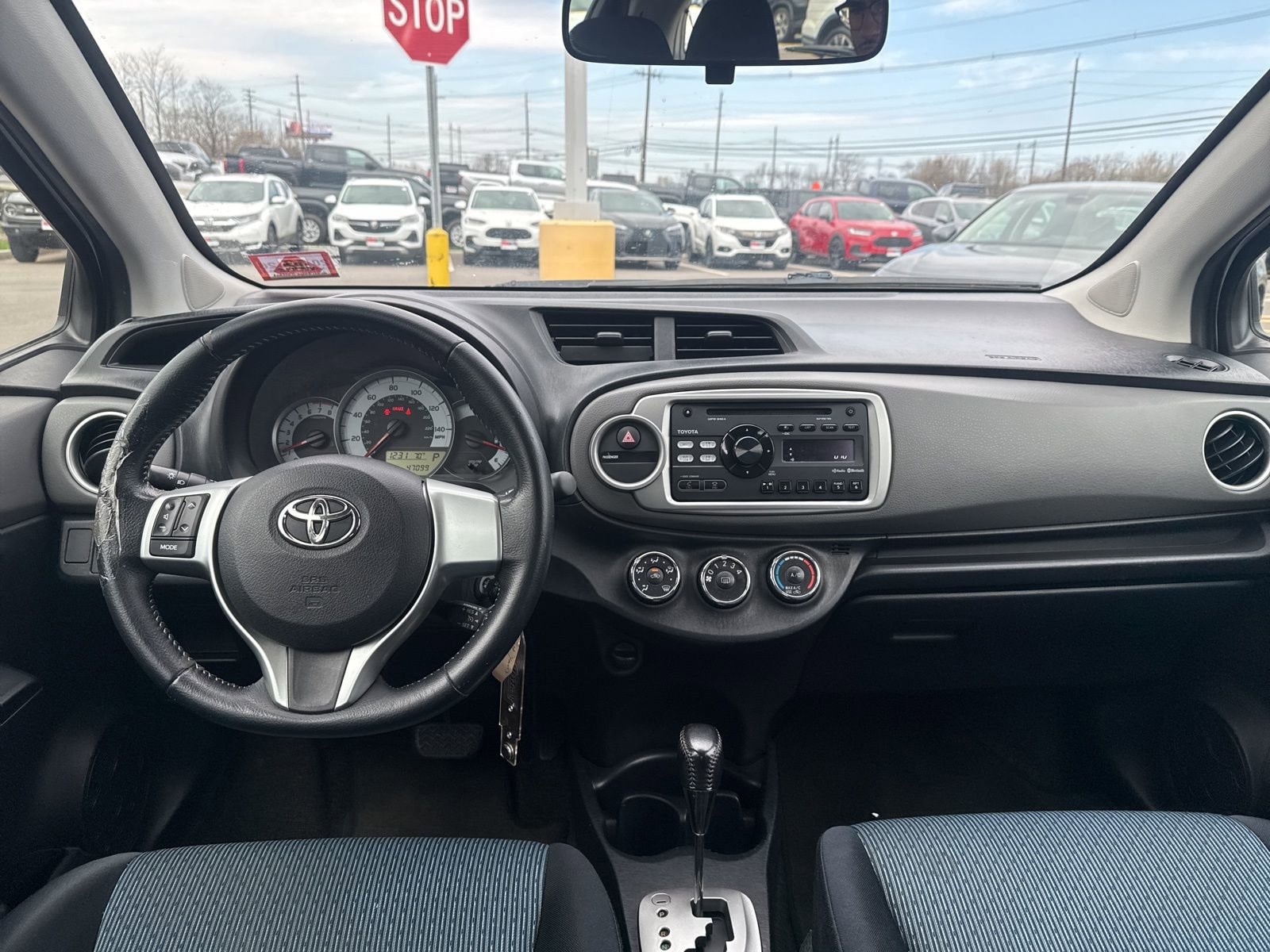 Thumbnail: 2012 Toyota Yaris - 23