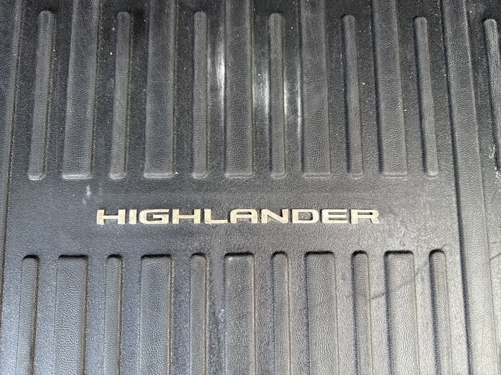 Thumbnail: 2022 Toyota Highlander - 17