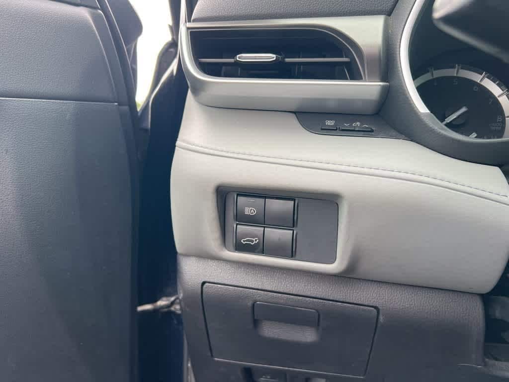 Thumbnail: 2021 Toyota Highlander - 16
