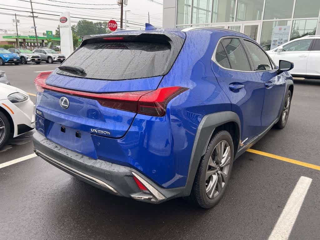 Thumbnail: 2021 Lexus UX - 3