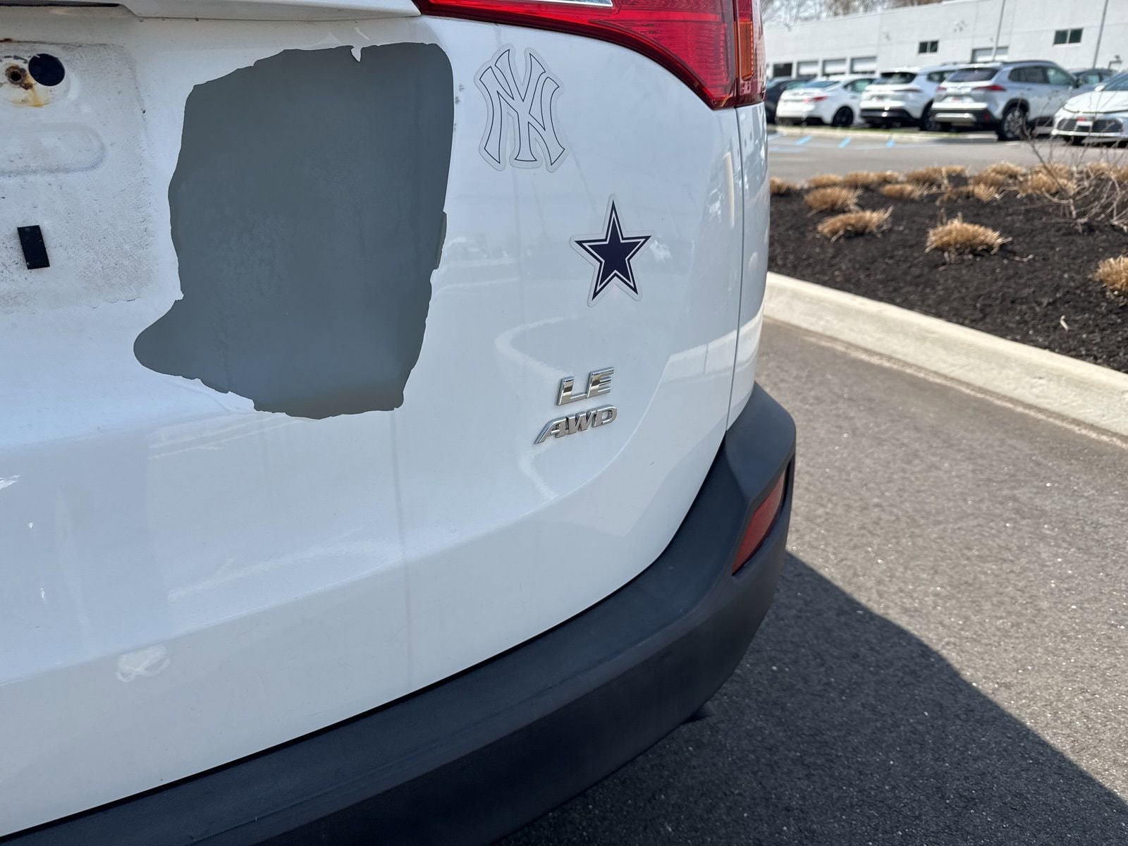 Thumbnail: 2015 Toyota RAV4 - 13