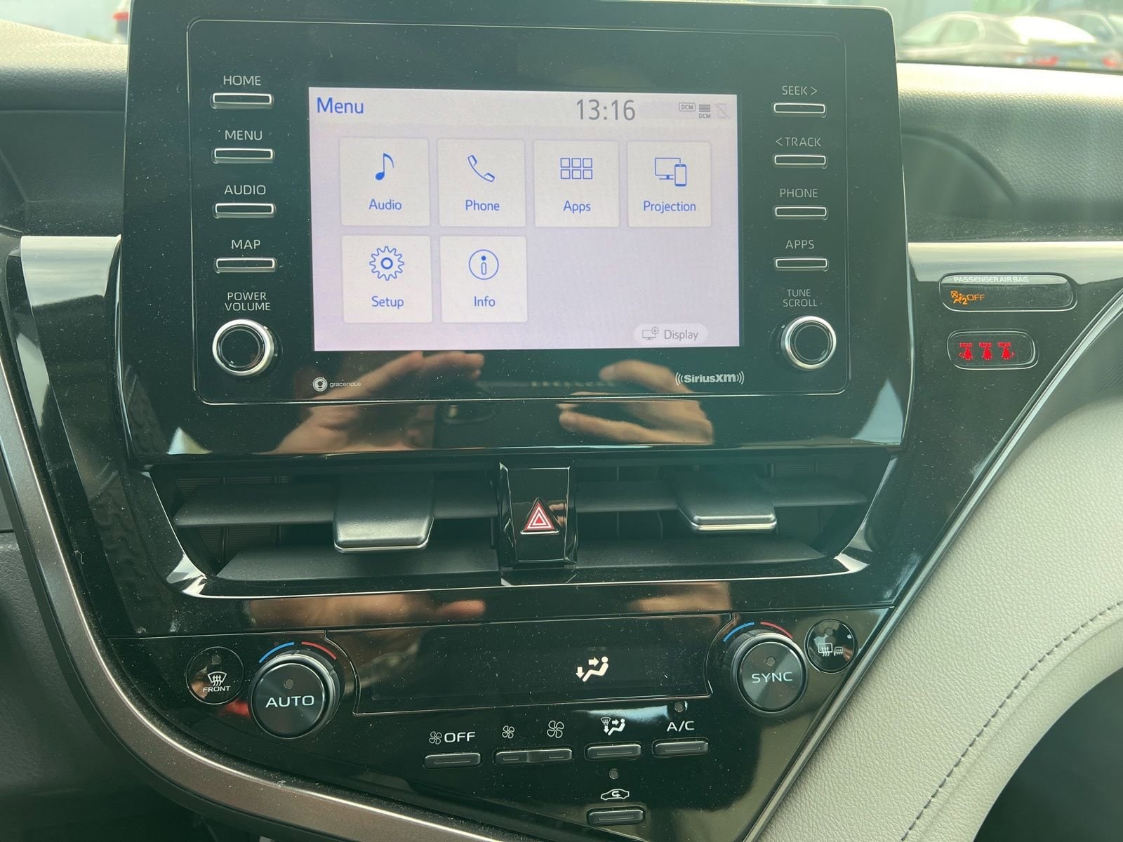 Thumbnail: 2022 Toyota Camry - 13