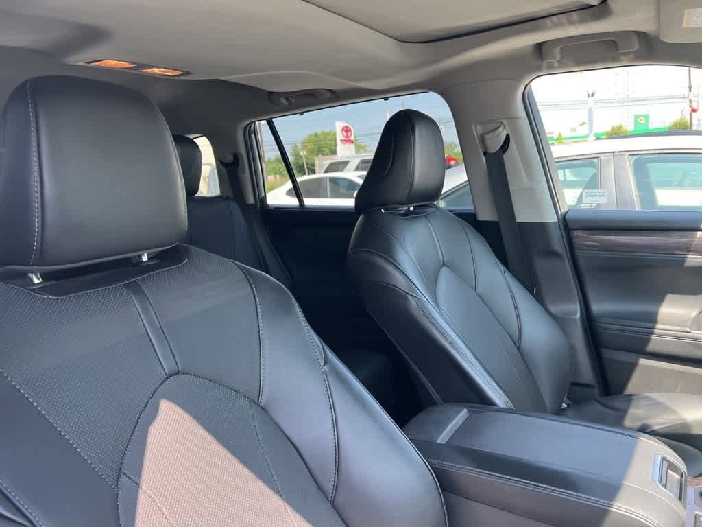 Thumbnail: 2022 Toyota Highlander - 18