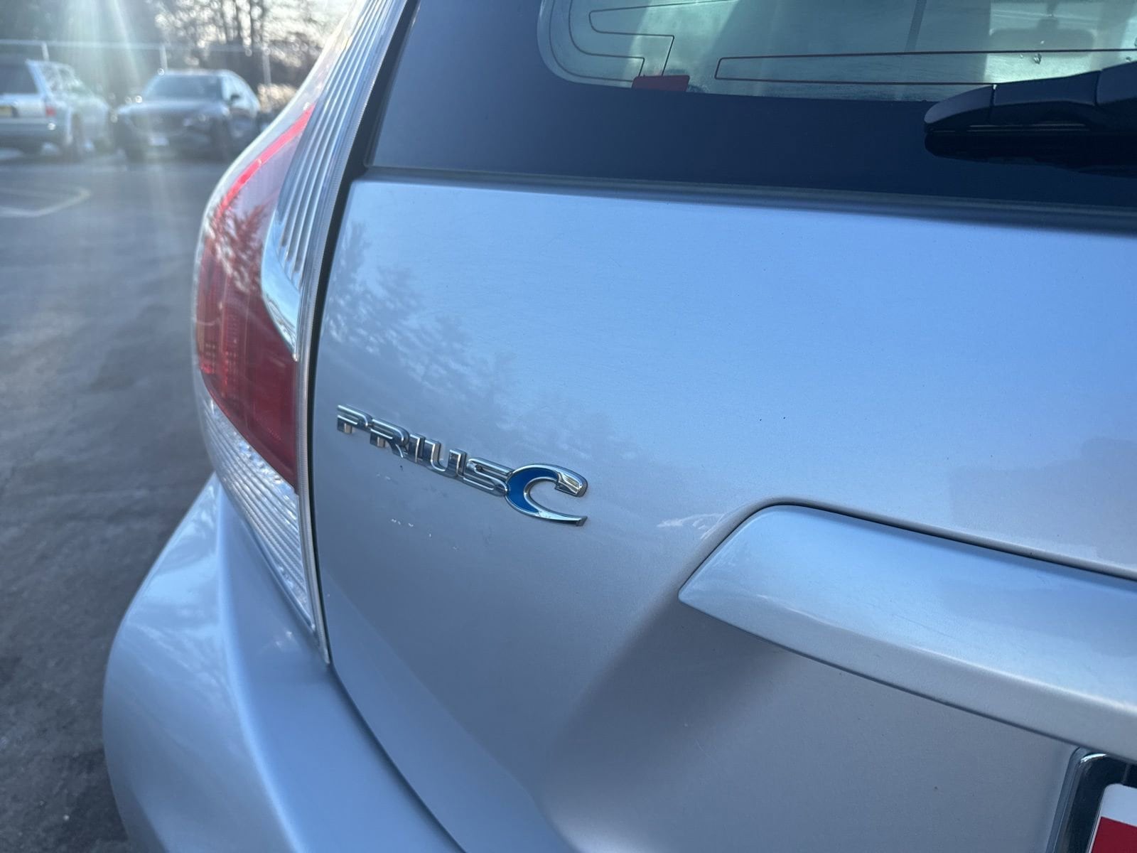 Thumbnail: 2015 Toyota Prius c - 17