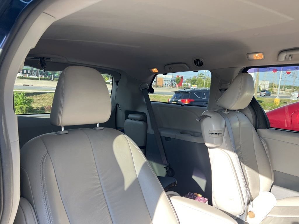 Thumbnail: 2012 Toyota Sienna - 16
