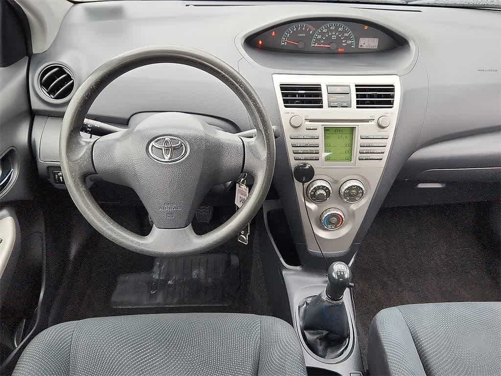 Thumbnail: 2010 Toyota Yaris - 17