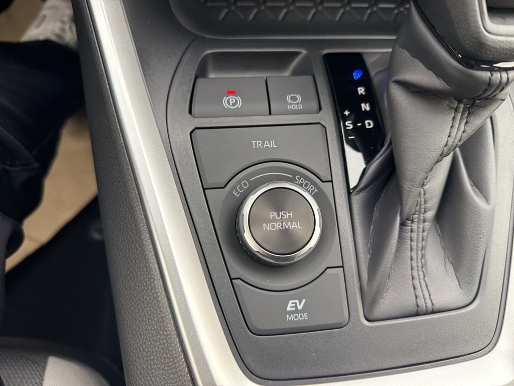 Thumbnail: 2025 Toyota RAV4 - 22