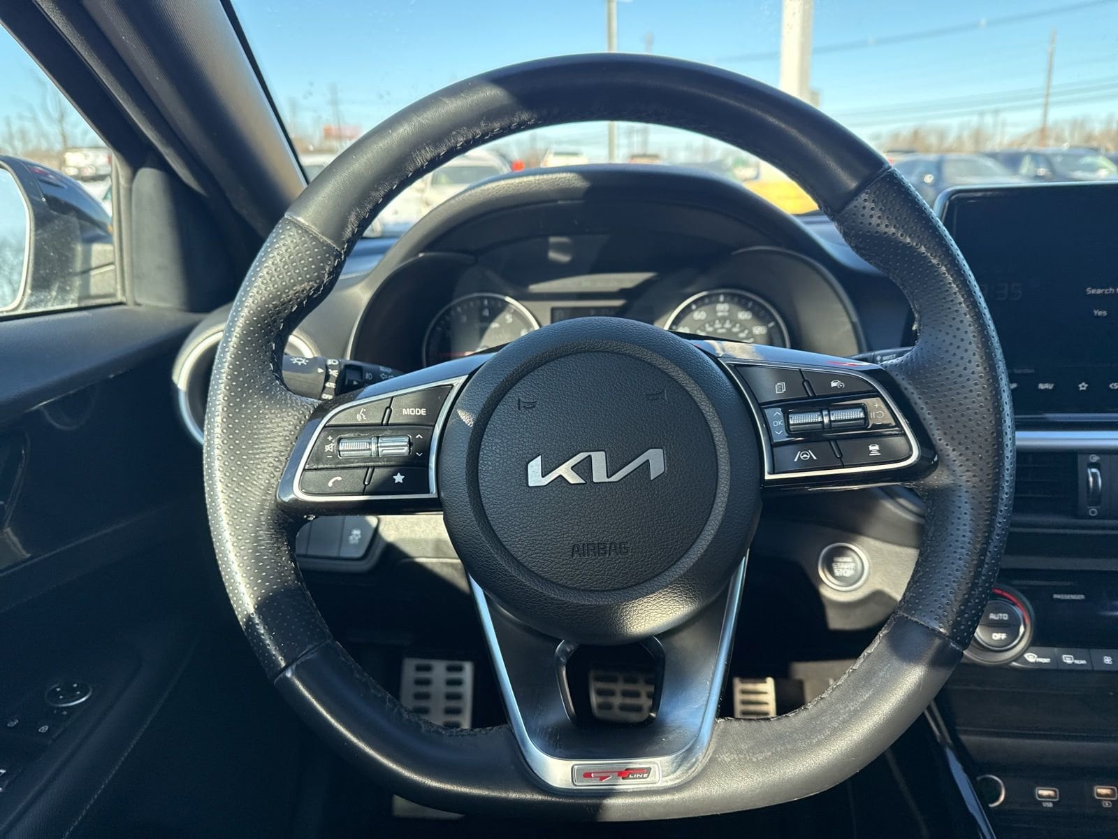 Thumbnail: 2023 Kia Forte - 23