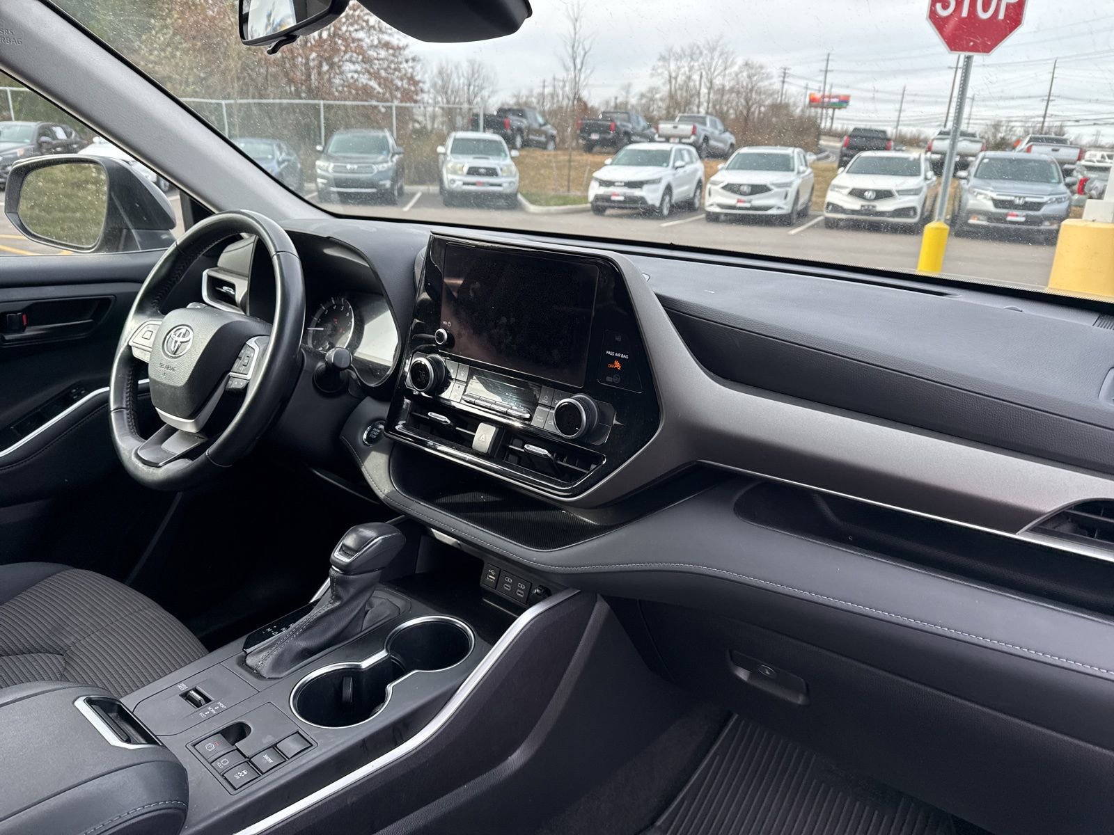 Thumbnail: 2023 Toyota Highlander - 23