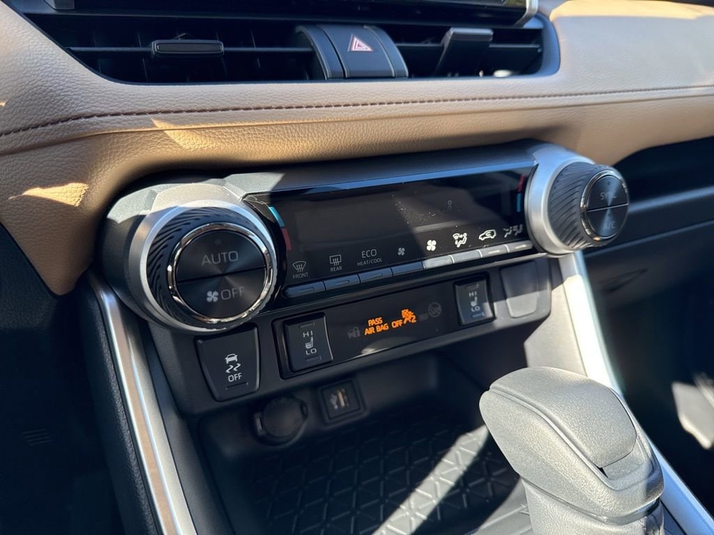 Thumbnail: 2025 Toyota RAV4 - 20