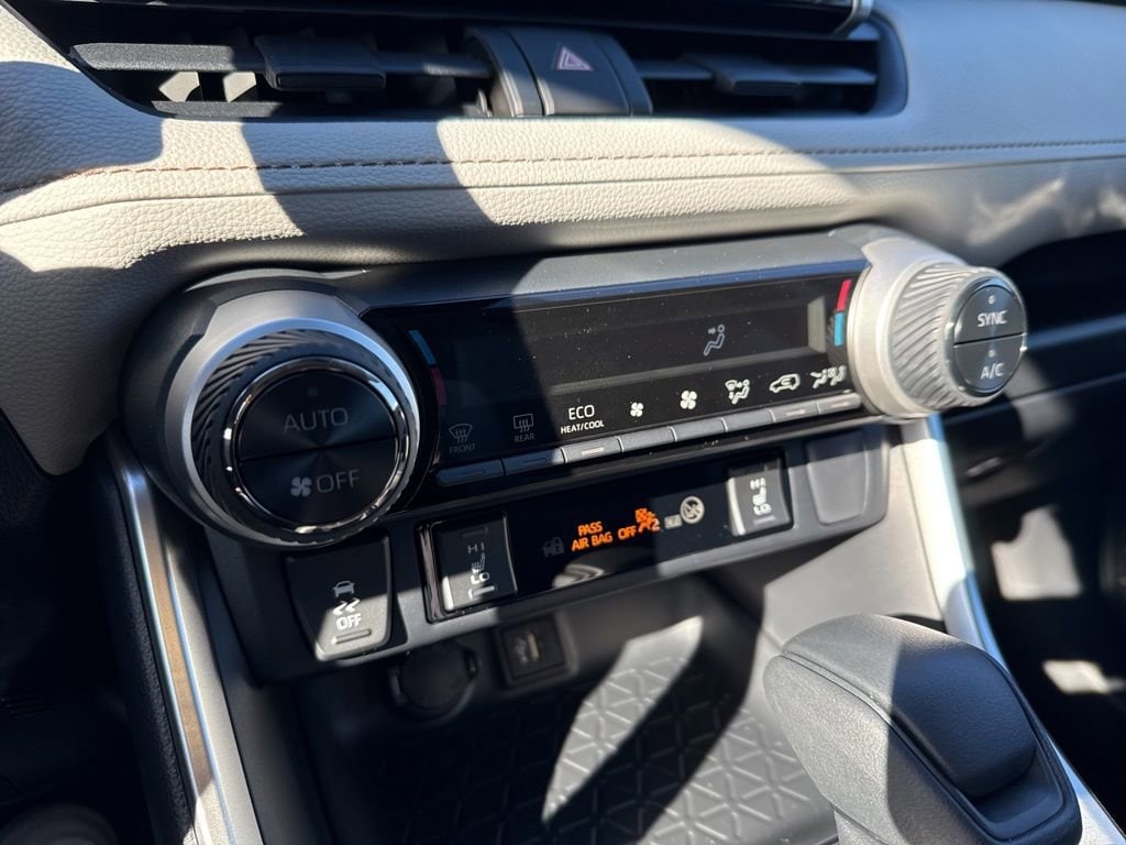 Thumbnail: 2025 Toyota RAV4 - 21