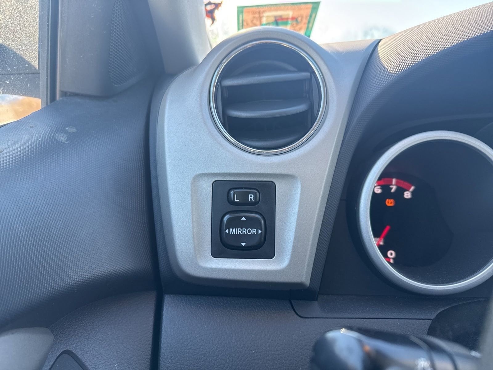 Thumbnail: 2010 Toyota Matrix - 27