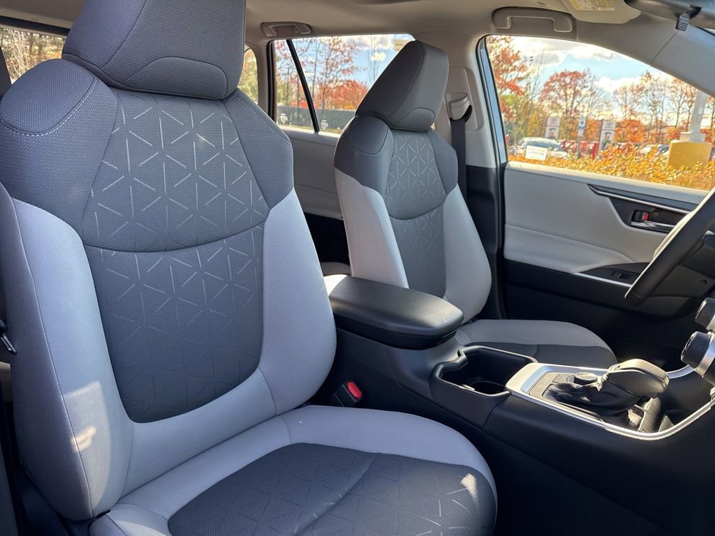 Thumbnail: 2025 Toyota RAV4 - 14