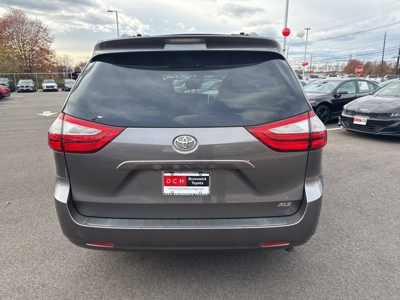 Thumbnail: 2016 Toyota Sienna - 6