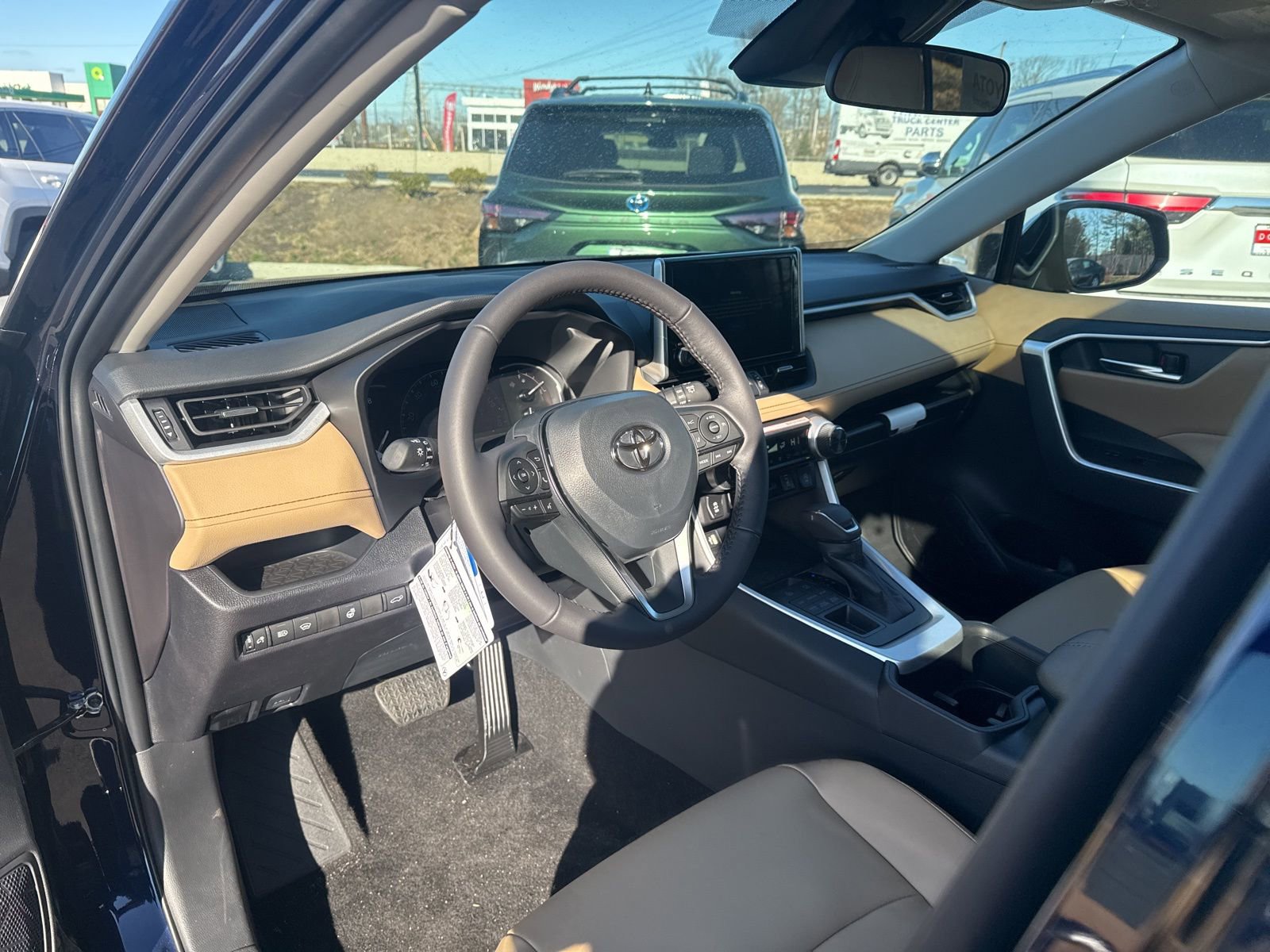 Thumbnail: 2025 Toyota RAV4 - 10