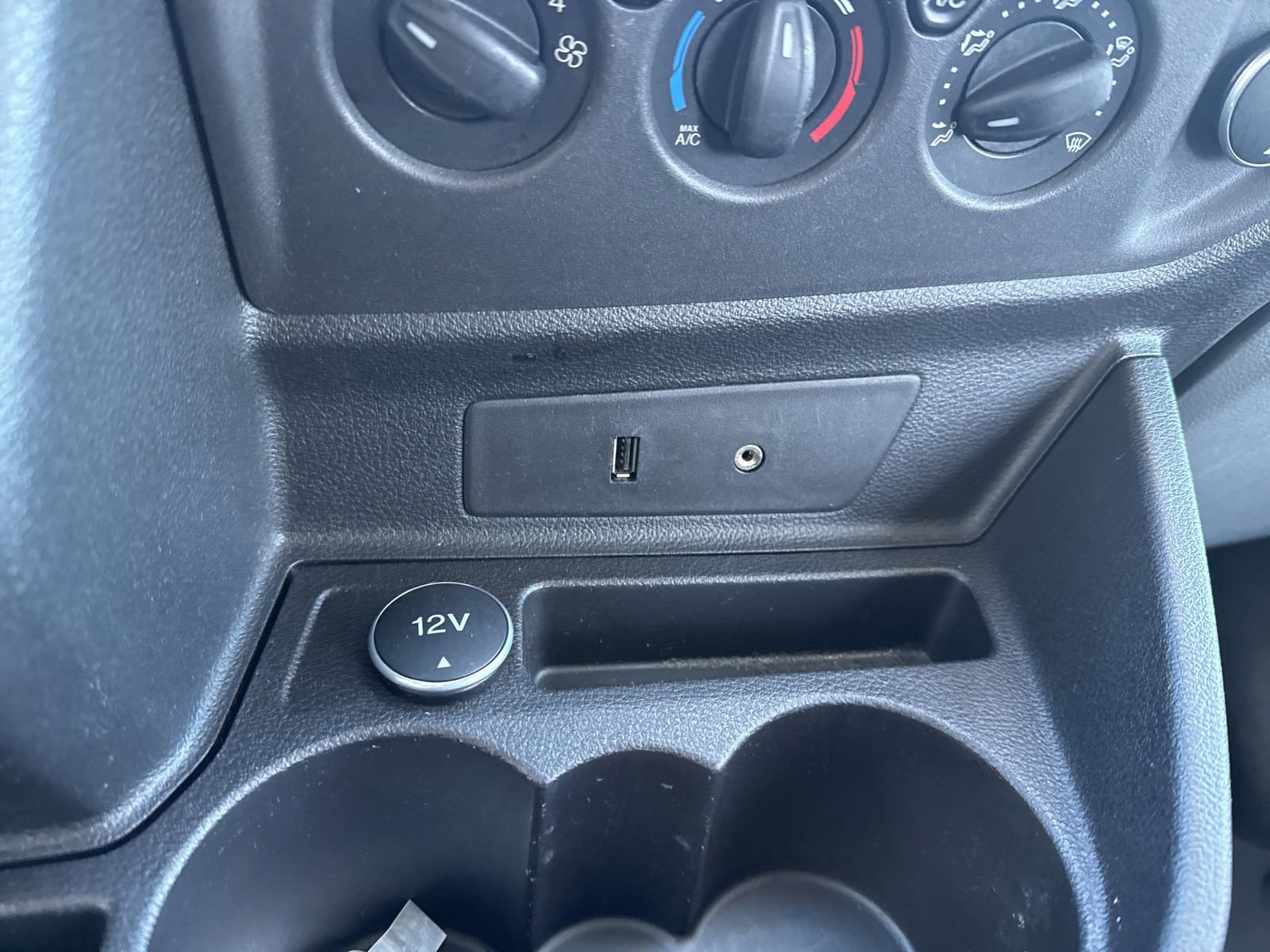 Thumbnail: 2016 Ford Transit Series - 28