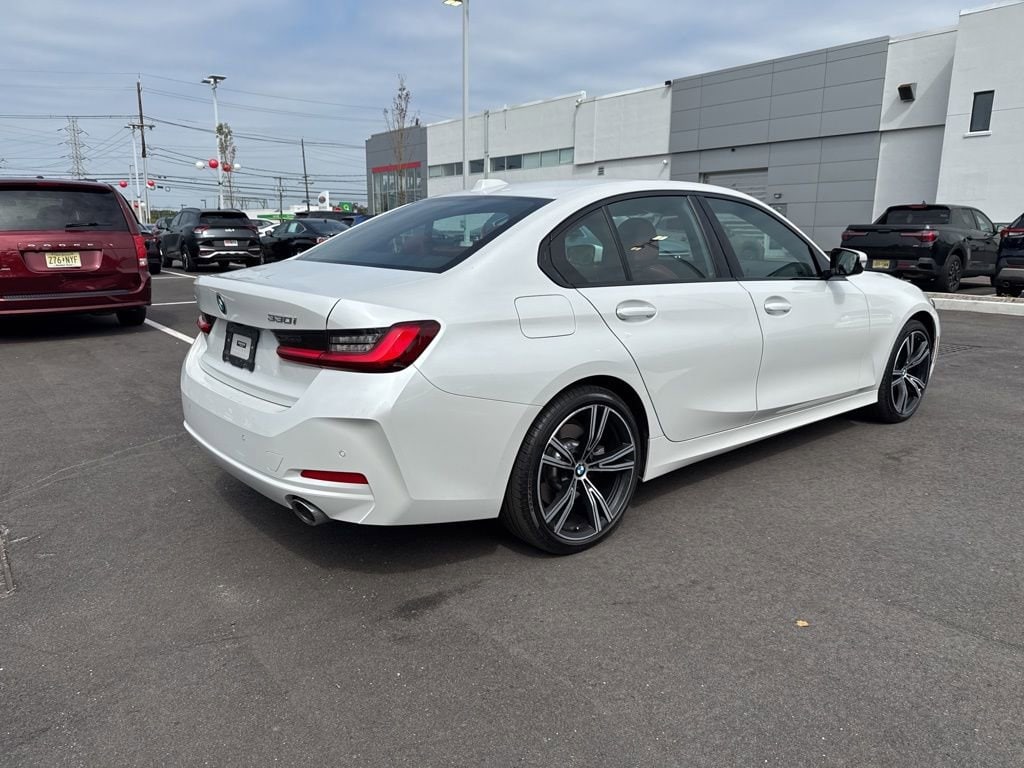 Thumbnail: 2023 BMW 3 Series - 3